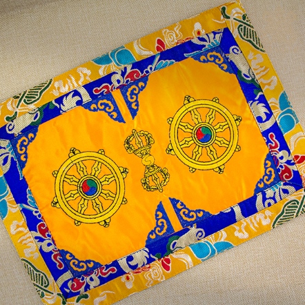 桌布-雙金法輪+金剛杵-黃底