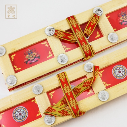 包經架-紅底鑲銀飾